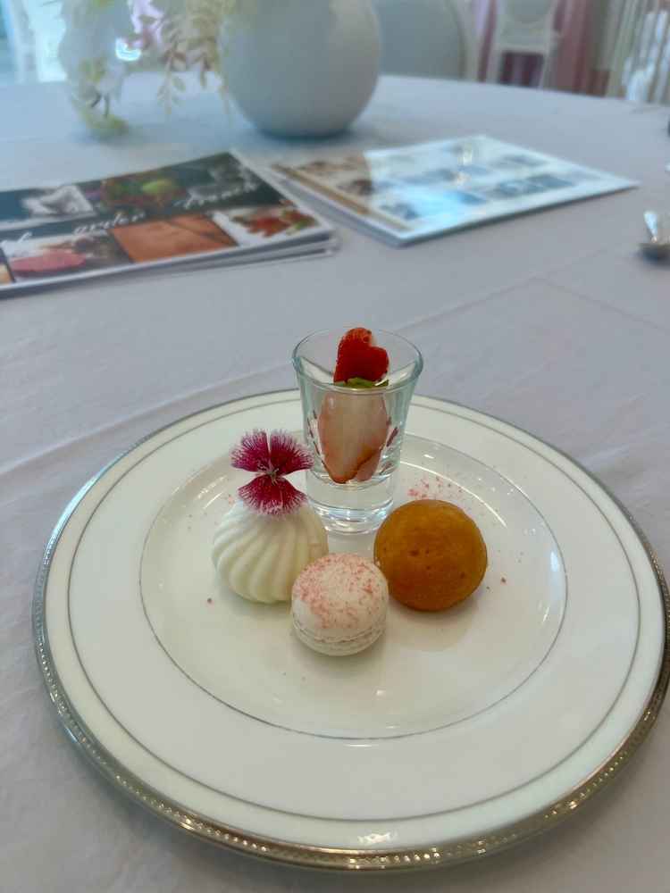 試食会のデザート。ハートにカットされたいちごが可愛かったです。