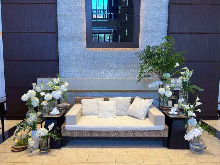 披露宴会場での新郎新婦席