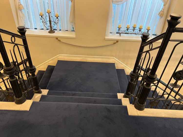 チャペルと披露宴会場に繋がっている階段