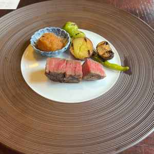 メイン料理。今回のは他式場と遜色ないが、料理へのこだわりは随所に感じられた。