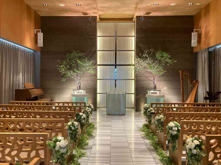 ナチュラル系のチャペルです。後ろの席の方も顔を見れるちょうど良い広さでした。