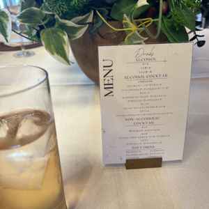 オリジナルカクテルのアルコールメニュー有。ドリンクの種類も豊富で幅広い年齢層に楽しんでもらえそう