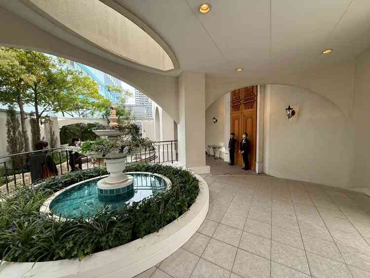 挙式会場前のスペース。フォトスポットがいっぱいでかわいい。