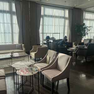 落ち着いた雰囲気の待合室