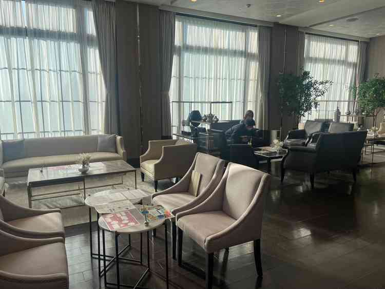 落ち着いた雰囲気の待合室