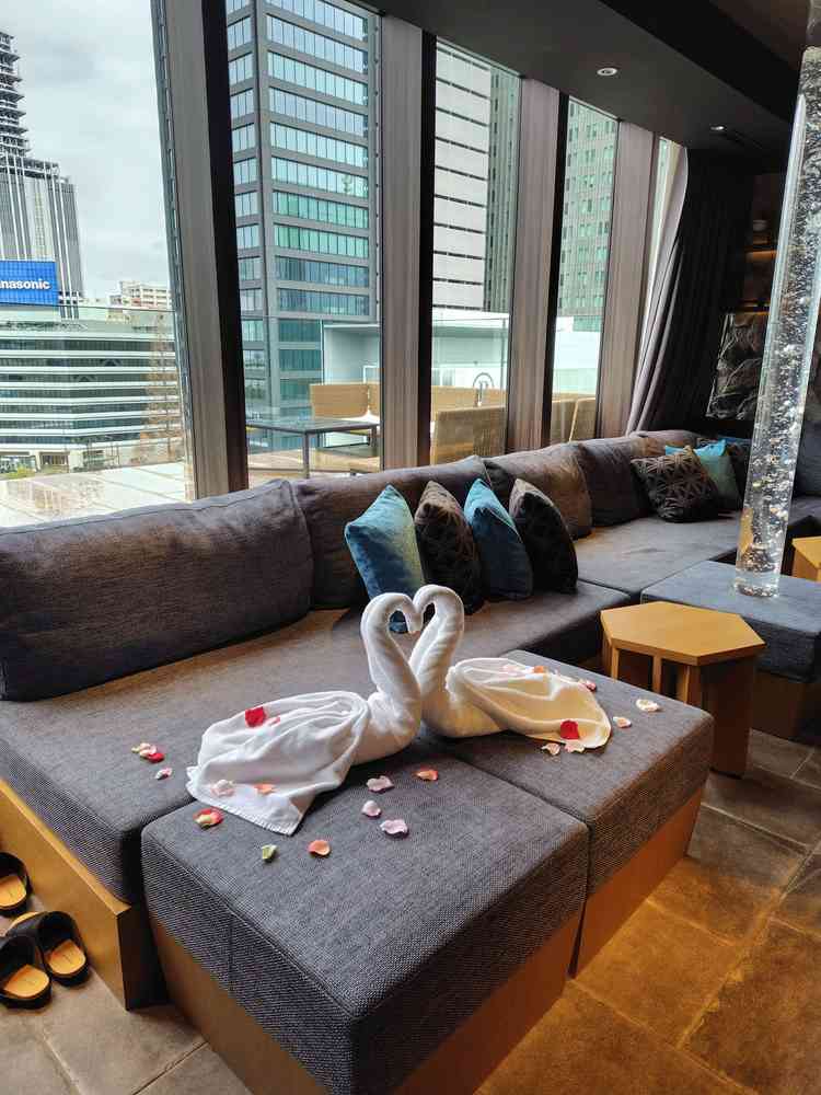 会場と同じフロアにホテルがあり、宿泊した場合は部屋で身支度ができる。