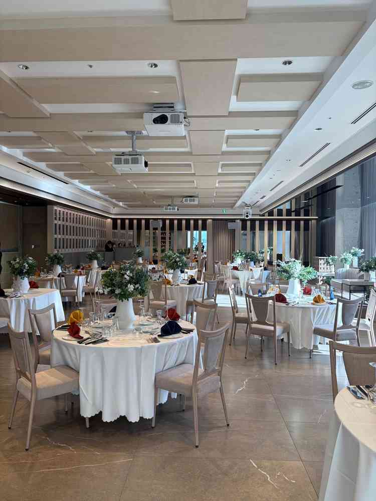 披露宴会場です。こちらもかなり広さがありました。