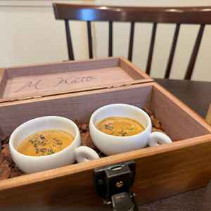 スープカテゴリの茶碗蒸しで、香りも楽しむためふたつきの箱にて提供。最高でした。