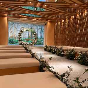 個性的なチャペルで、洋装和装とわずイメージできました。