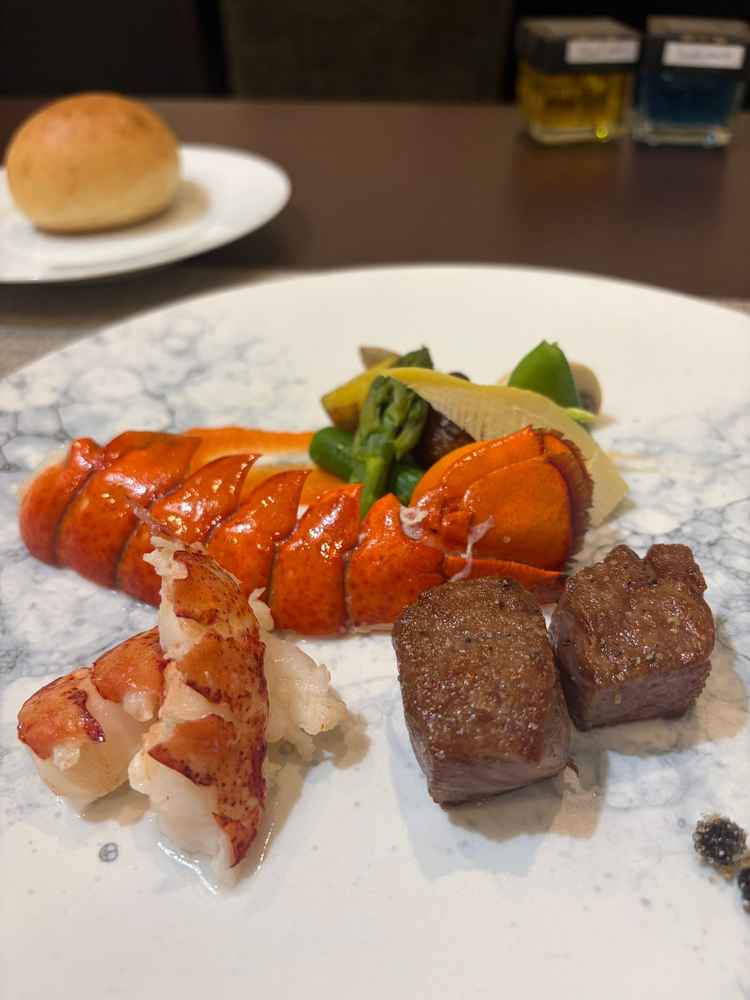 試食会の料理の写真。お肉などはもちろん野菜も甘くて美味しかったです。