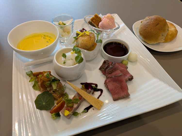 色々なメニューを試食させていただきました