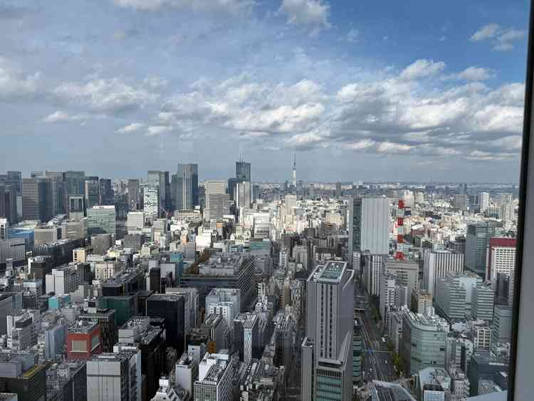 披露宴会場からの景色は、他のビルを見下ろすほどでとても綺麗でした。