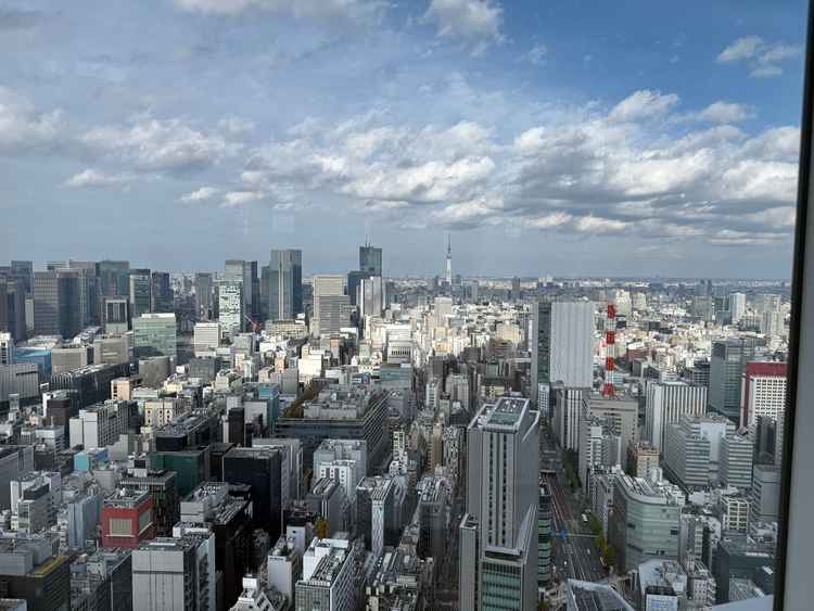 披露宴会場からの景色は、他のビルを見下ろすほどでとても綺麗でした。