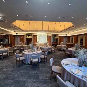 披露宴会場は洋装和装どちらも合いそうでした。