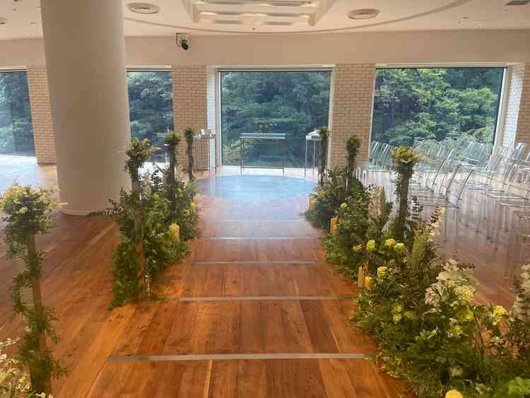 サンライズガーデン。地下のチャペルなど式を挙げる場所は選べる。天候に左右されず自然光も取り込める。