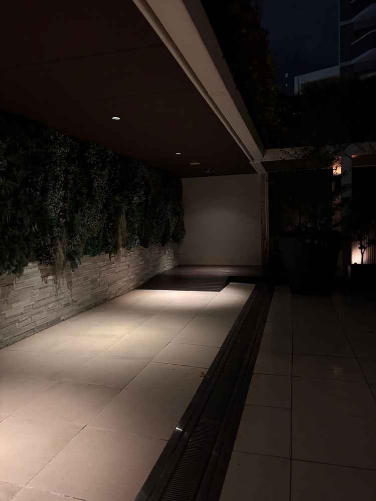 挙式場から出た広場にスロープがあり、バリアフリーが整っていました。ゲスト想いの建造が魅力でした。