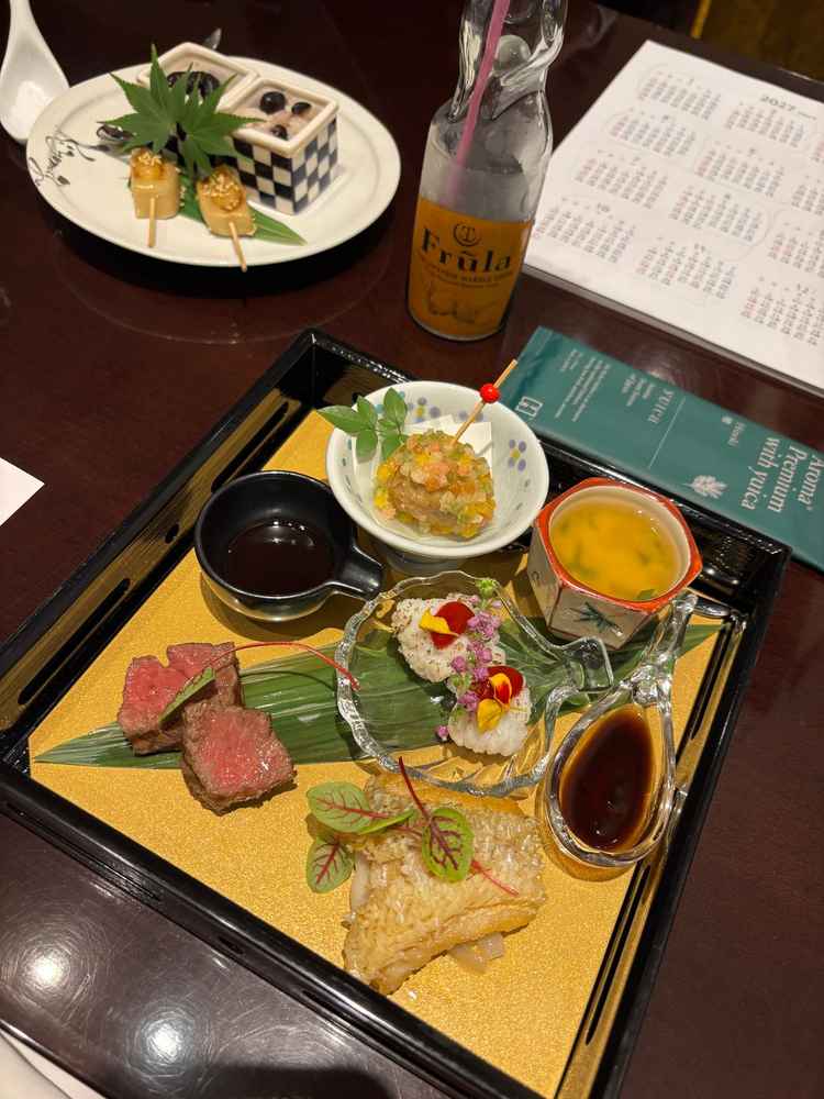 お料理はどれもとても美味しくいただけました。ハモやお肉、甘鯛の鱗焼き？が特に美味しかったです。