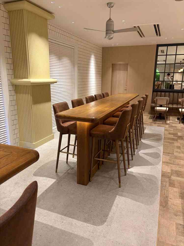 待合のスペースの趣向が気に入った。バーカウンターもあったのが良き。