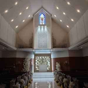 チャペル内装正面