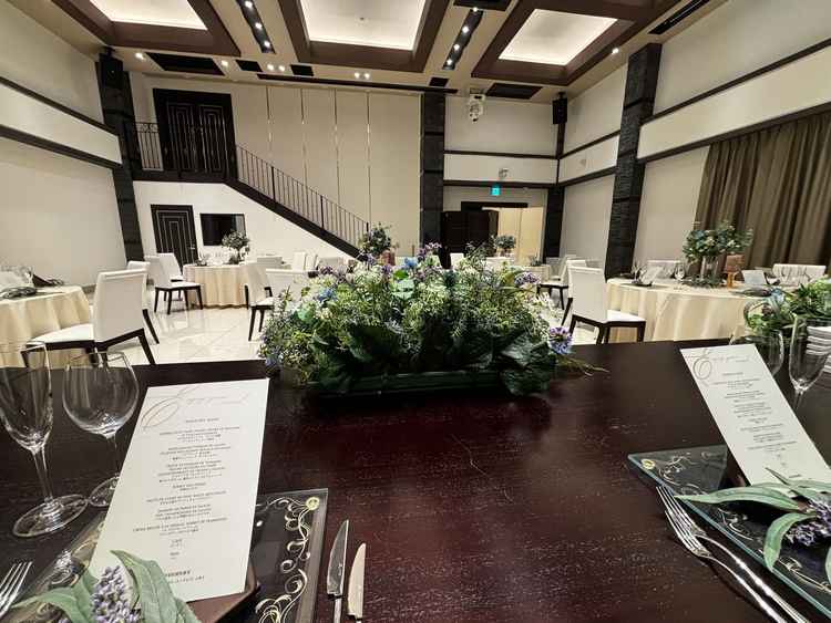 フラットな会場で、新郎新婦の目線が高過ぎず良かったです。