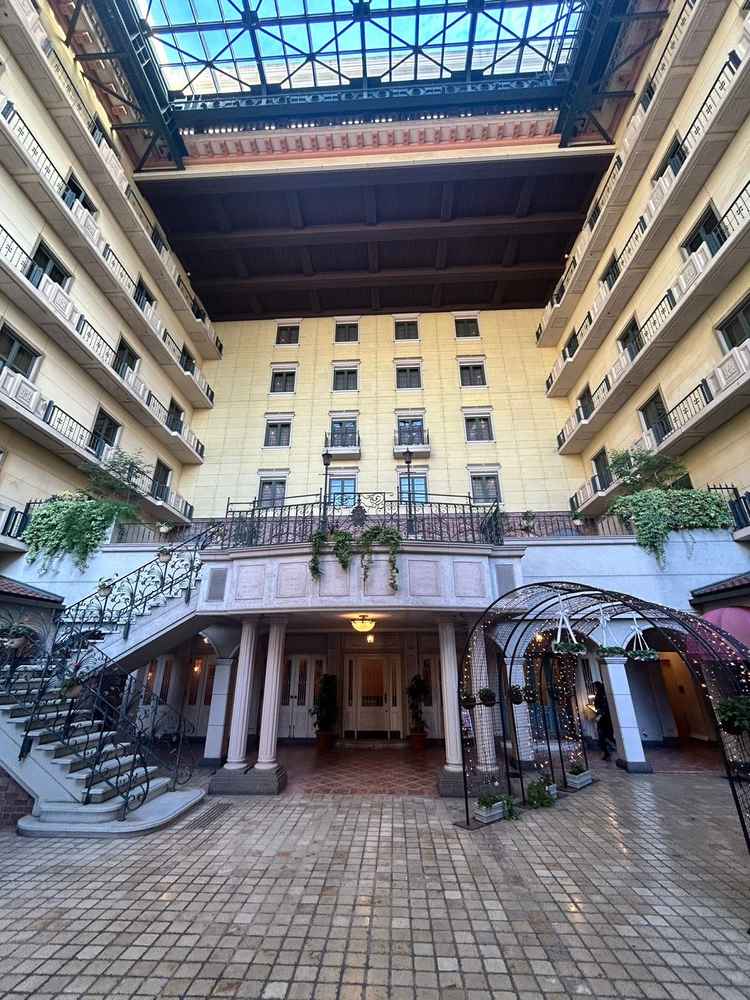 チャペル前広場