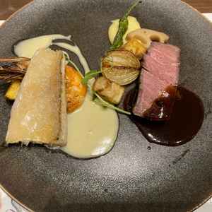 肉と魚のメイン料理。