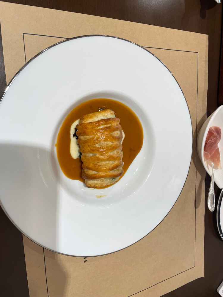 試食の白身魚と大葉と湯葉のパイ包みです。他のメインの牛肉やデザートも含めて全部美味しかったです。