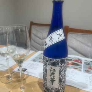 ありきたりな説明ではなく、ご自身のお勧め(こちらの日本酒)やご経験から提案くださり楽しいひと時でした