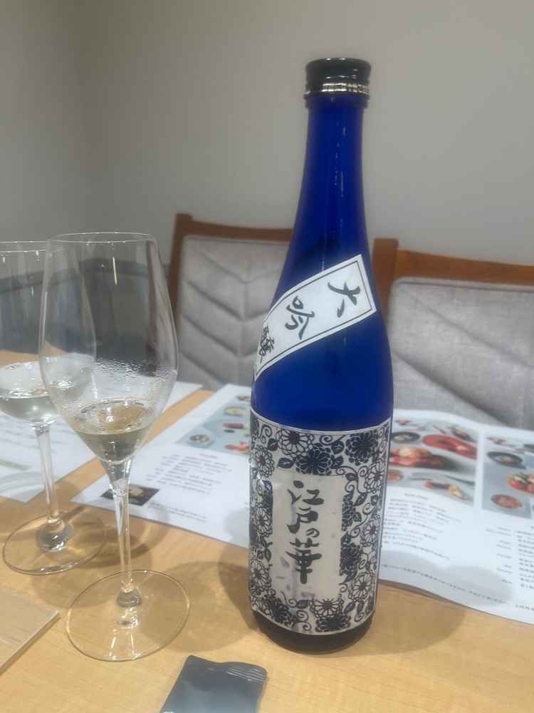 ありきたりな説明ではなく、ご自身のお勧め(こちらの日本酒)やご経験から提案くださり楽しいひと時でした