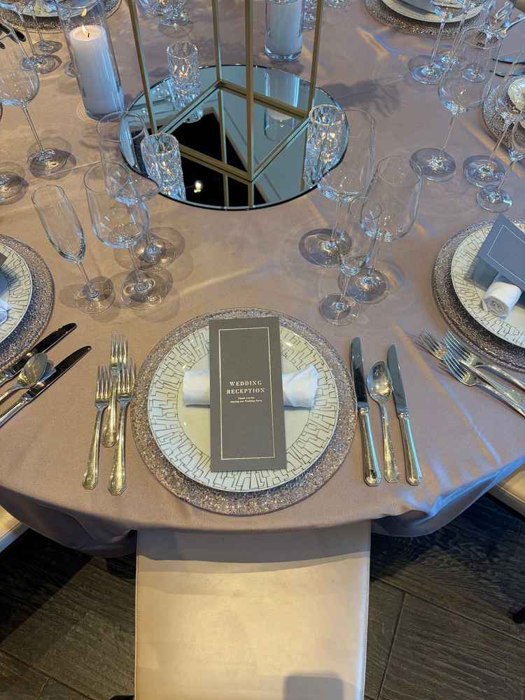 カトラリーは当日もこのレパートリーとのこと。カーテンを開けると明るくもなり好印象だった。