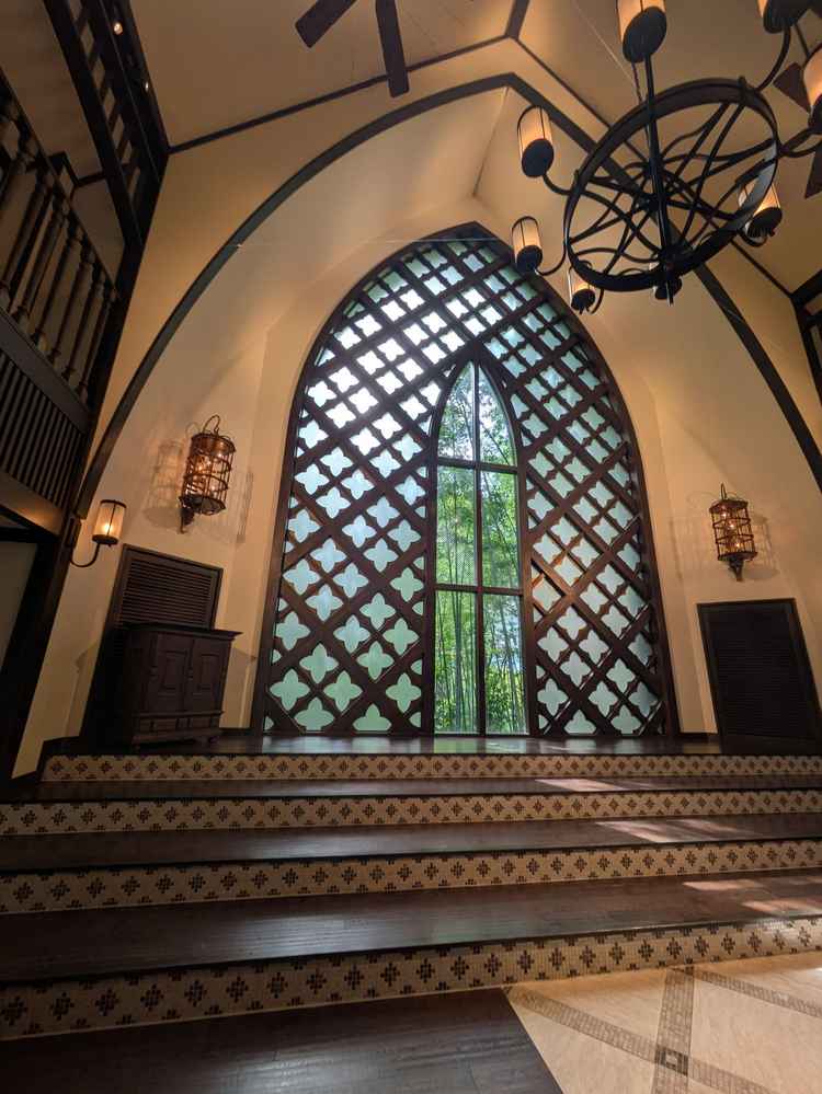 ドレスが映える挙式会場でした。