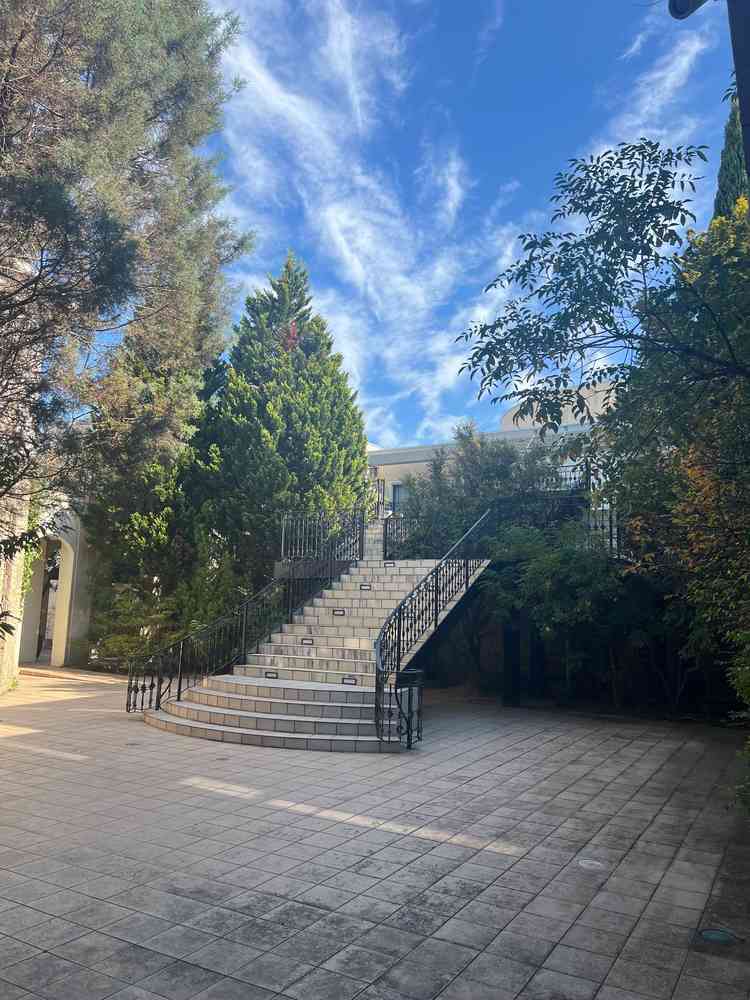 ガーデンセレモニーの写真です。自然が豊かなので、イメージに合う場所でした。