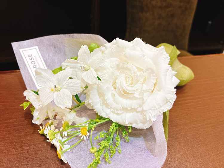 お花をプレゼントしていただきました。サプライズでとても嬉しかったです。