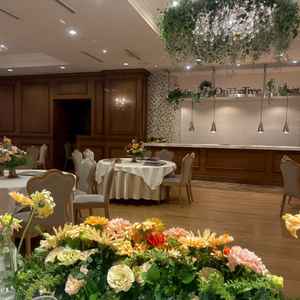 オープンキッチンがありゲストの方にも楽しんでいただけるような披露宴会場でした。