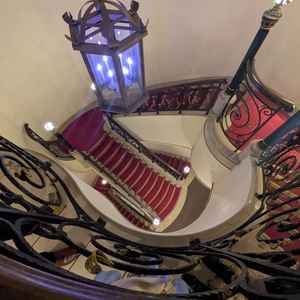 チャペルに向かうまでの階段。ここで写真を撮りたいなと思いました。