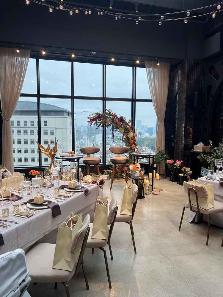 雨の日でも明るい披露宴会場。1番上のフロアにありました。