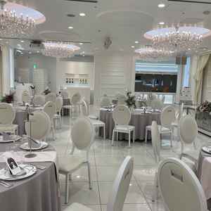 中くらいの会場です。全面真っ白でドレスが映えそうです。