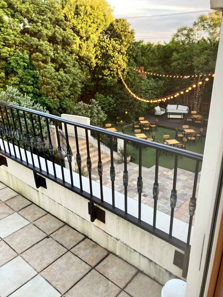 ウェルカムパーティを実施する中庭を2階から撮影したものです。ここから新郎新婦は登場します。