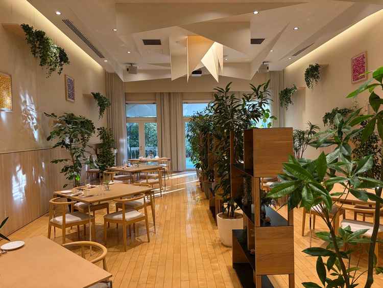 披露宴会場(仕切りの反対側)