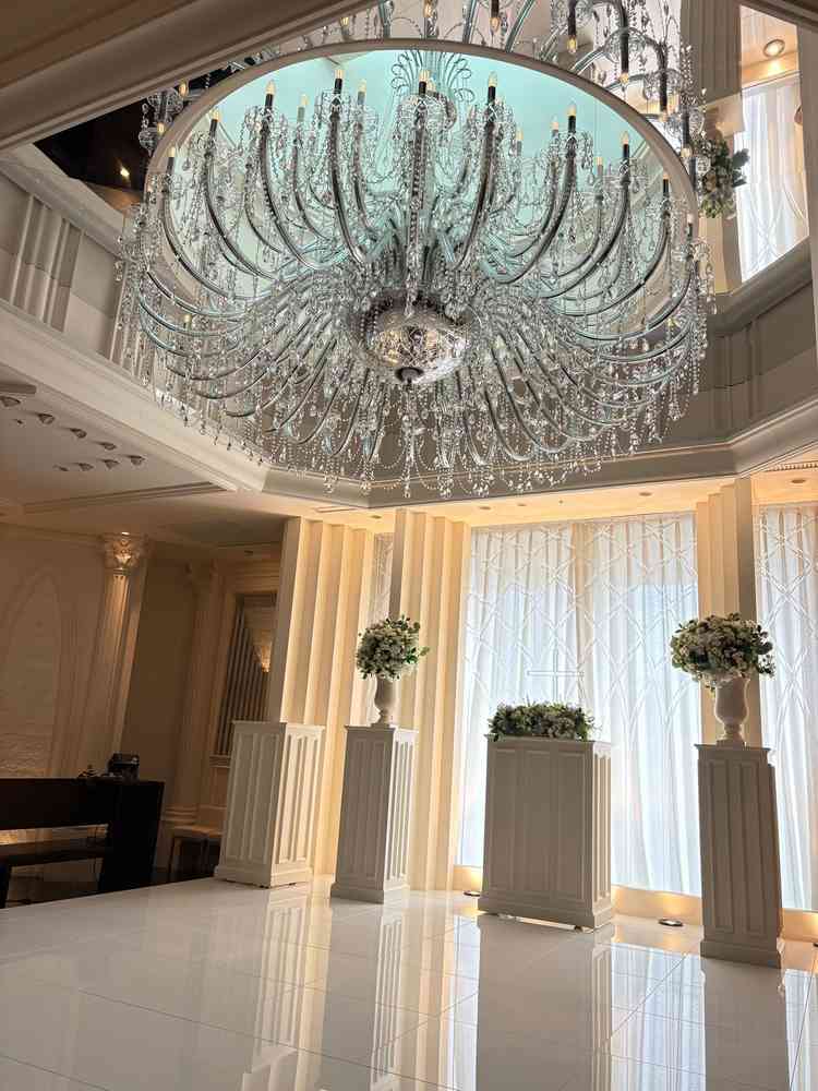 チャペル最前列からの写真です。ゲストとの距離が近く、珍しい形です。