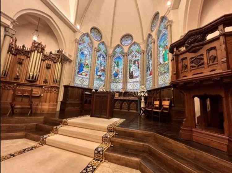 チャペル　ステンドグラス（全体）