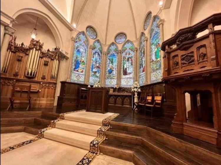 チャペル　ステンドグラス（全体）