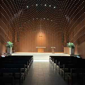 チャペルがシチュエーションによってLEDライトが光る量やスポットが変わり、かっこよくて感動した