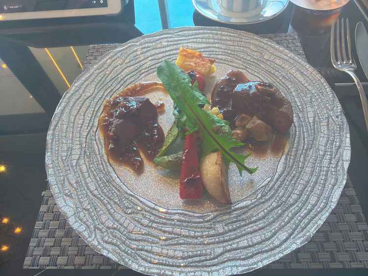 お肉料理こちらも絶品でした。