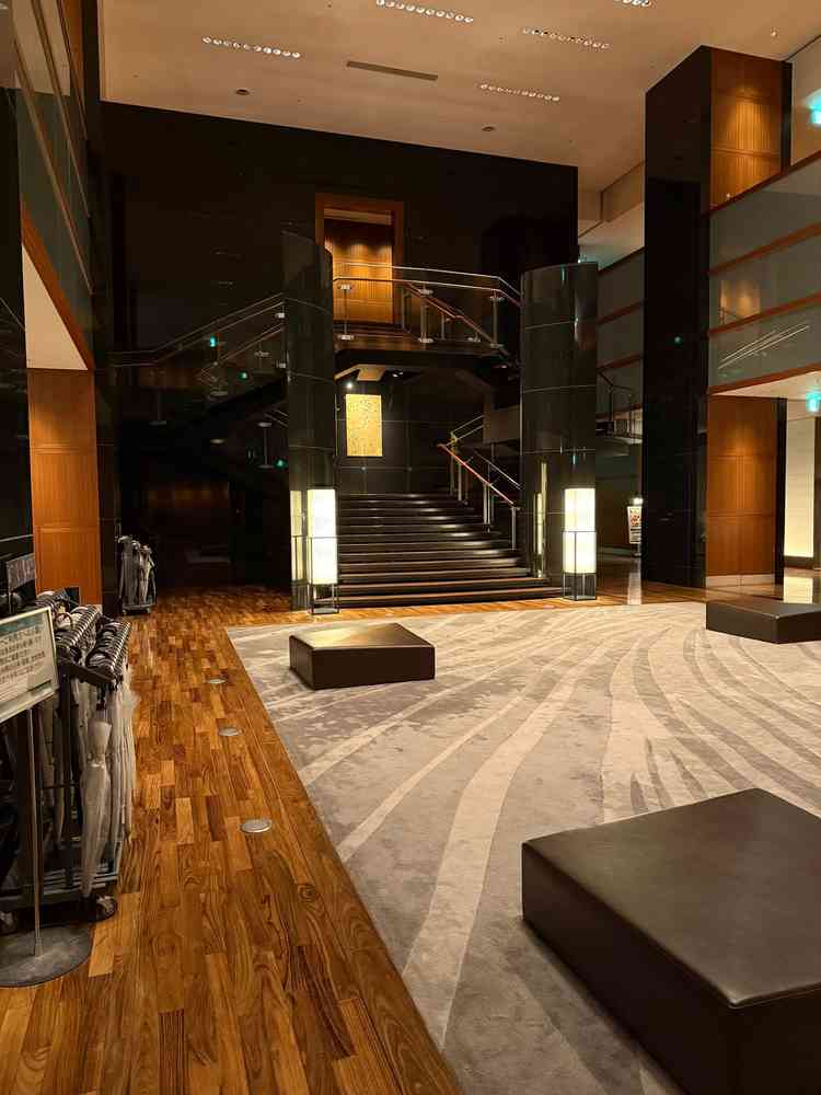 共用空間の階段も綺麗で良かったです。