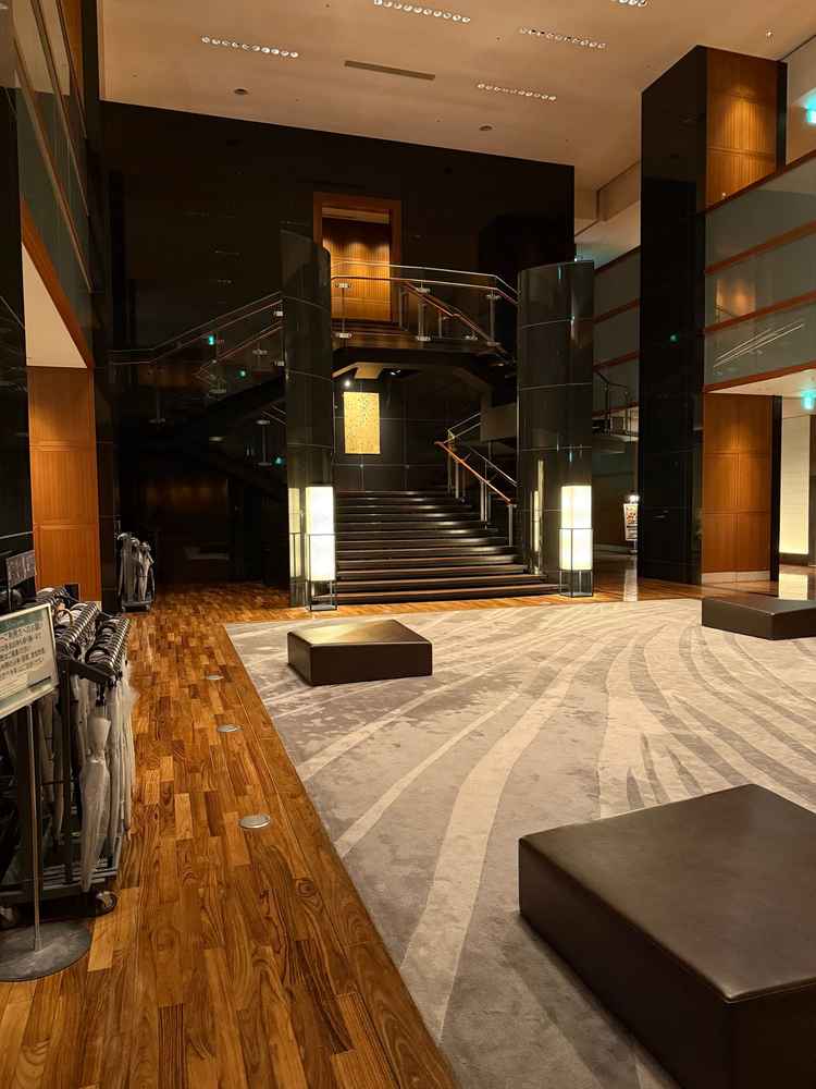 共用空間の階段も綺麗で良かったです。