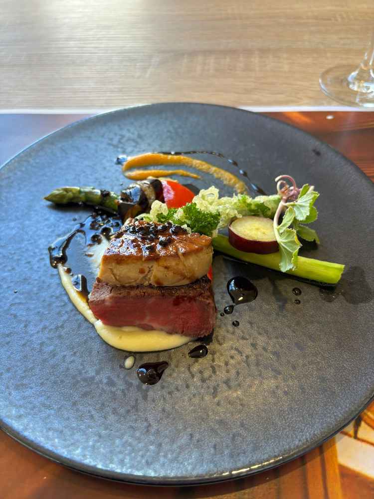 試食の写真。シェフが目の前でソースをかけてくれ、とても美味しかった。