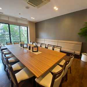 親族控え室。広々としていて、新郎側と新婦側で部屋を分けられるのも良いと思いました。