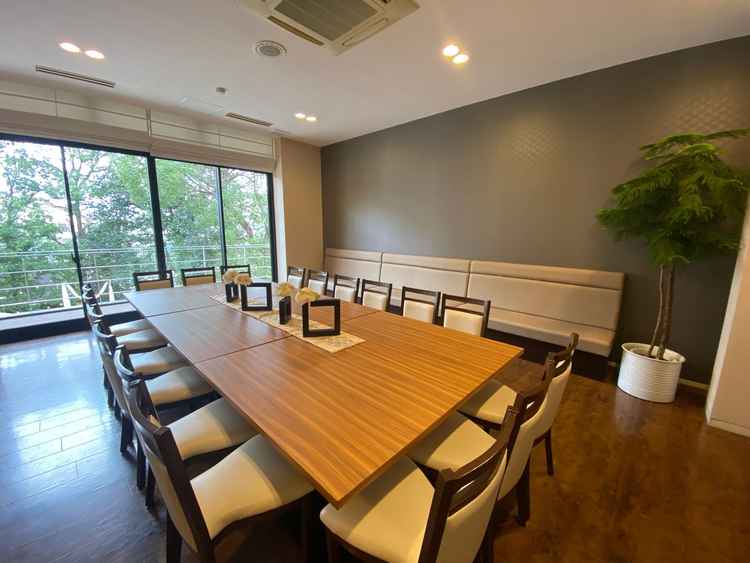 親族控え室。広々としていて、新郎側と新婦側で部屋を分けられるのも良いと思いました。