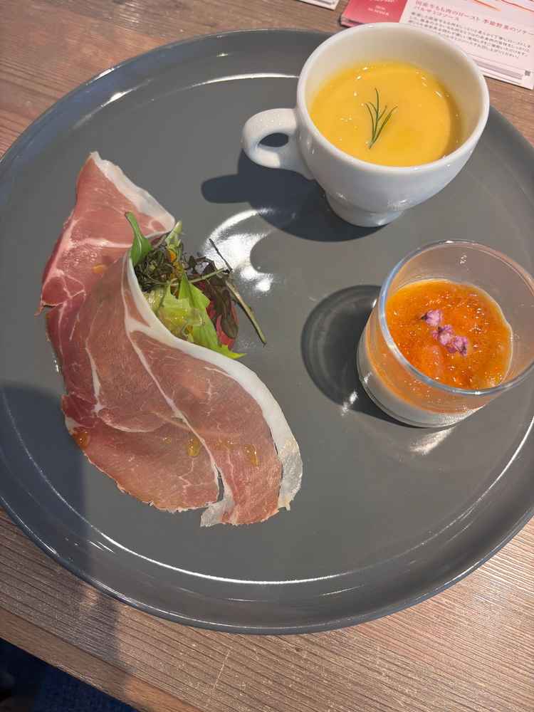 試食させてもらった前菜です。とくに季節のスープが美味しかったです。